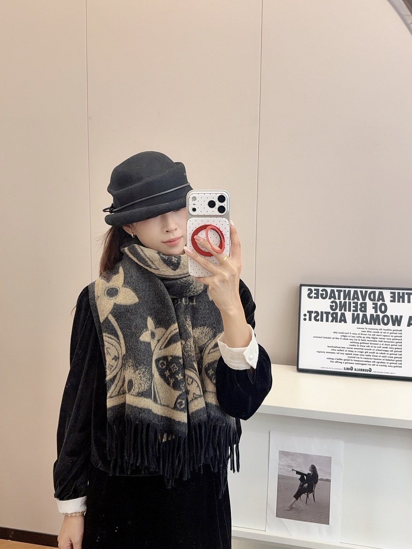 Louis Vuitton Essential Scarf · ZT13920 — תמונה 10