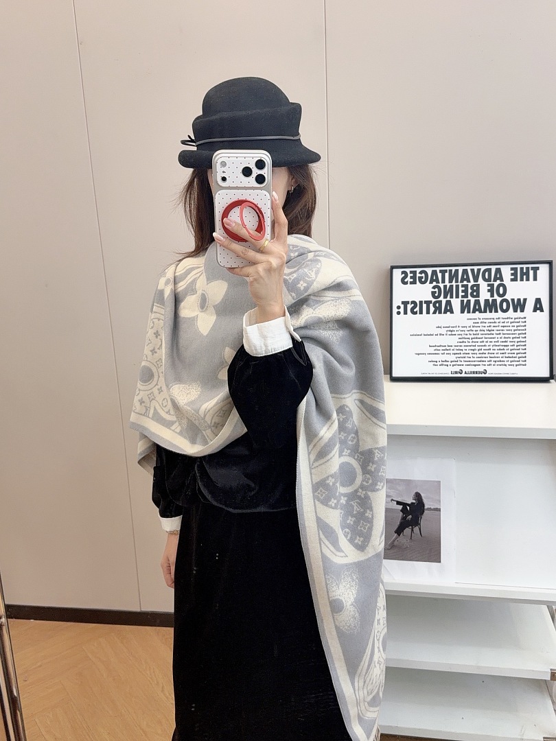 Louis Vuitton Essential Scarf · ZT13920
