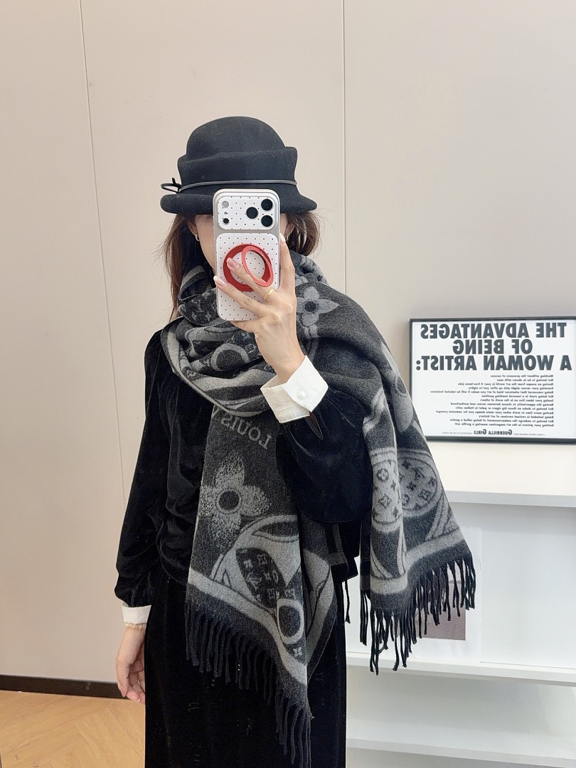 Louis Vuitton Essential Scarf · ZT13920 — תמונה 20