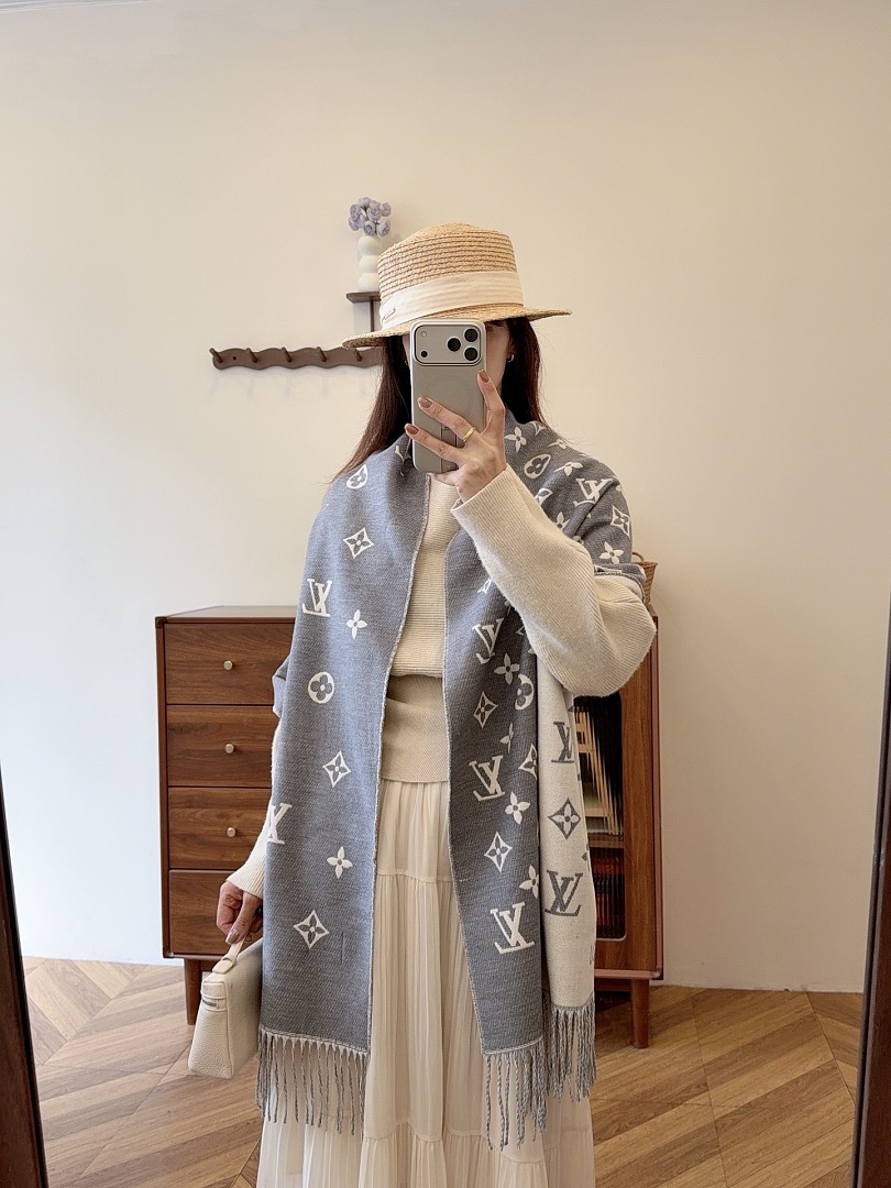 Louis Vuitton LV Essential Scarf · ZT13909 — תמונה 25