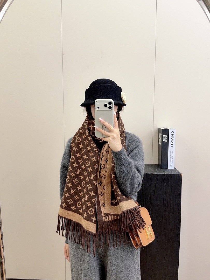 Louis Vuitton Monogram Classic Scarf · ZT13917 — תמונה 27