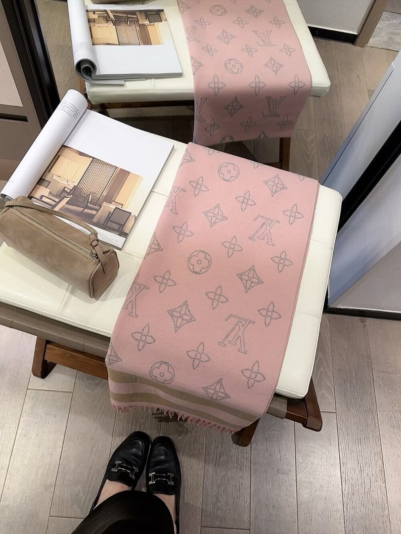 LV HE7393 $21.43