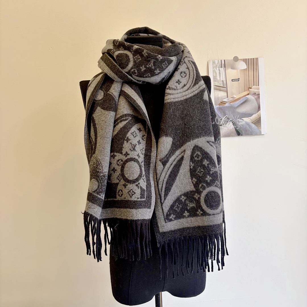 Louis Vuitton Essential Scarf · ZT13920 — תמונה 17