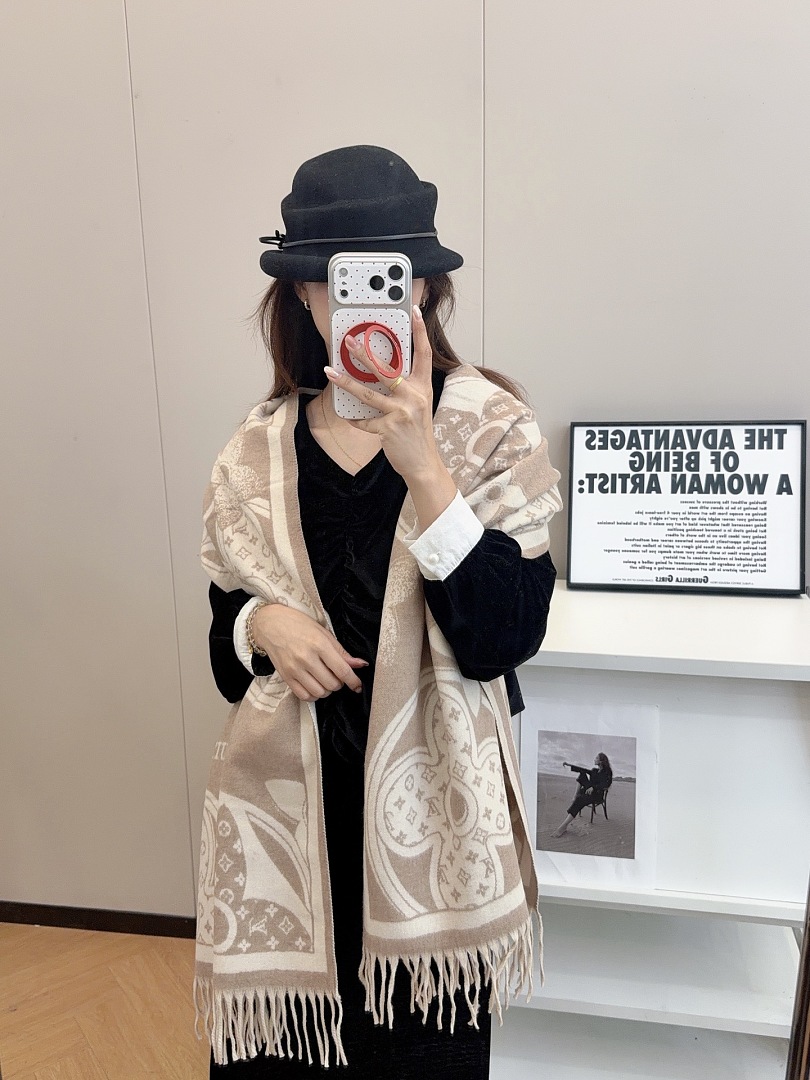 Louis Vuitton Essential Scarf · ZT13920 — תמונה 30