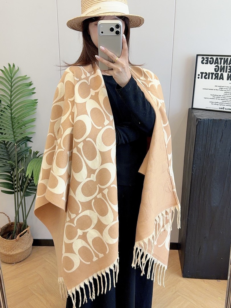 Coach Signature Oversized Muffler · ZT13936 — תמונה 18