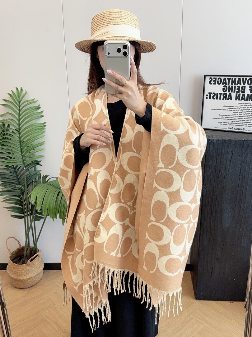 Coach Signature Oversized Muffler · ZT13936 — תמונה 16