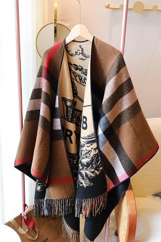 Burberry Gallant Knight Wool Cape · ZT13934