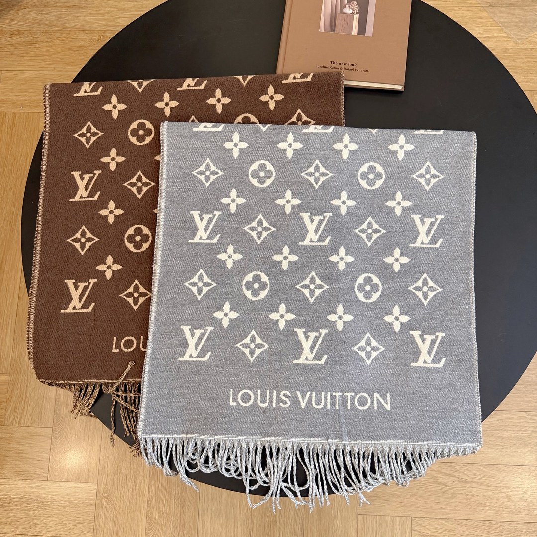 Louis Vuitton LV Essential Scarf · ZT13909