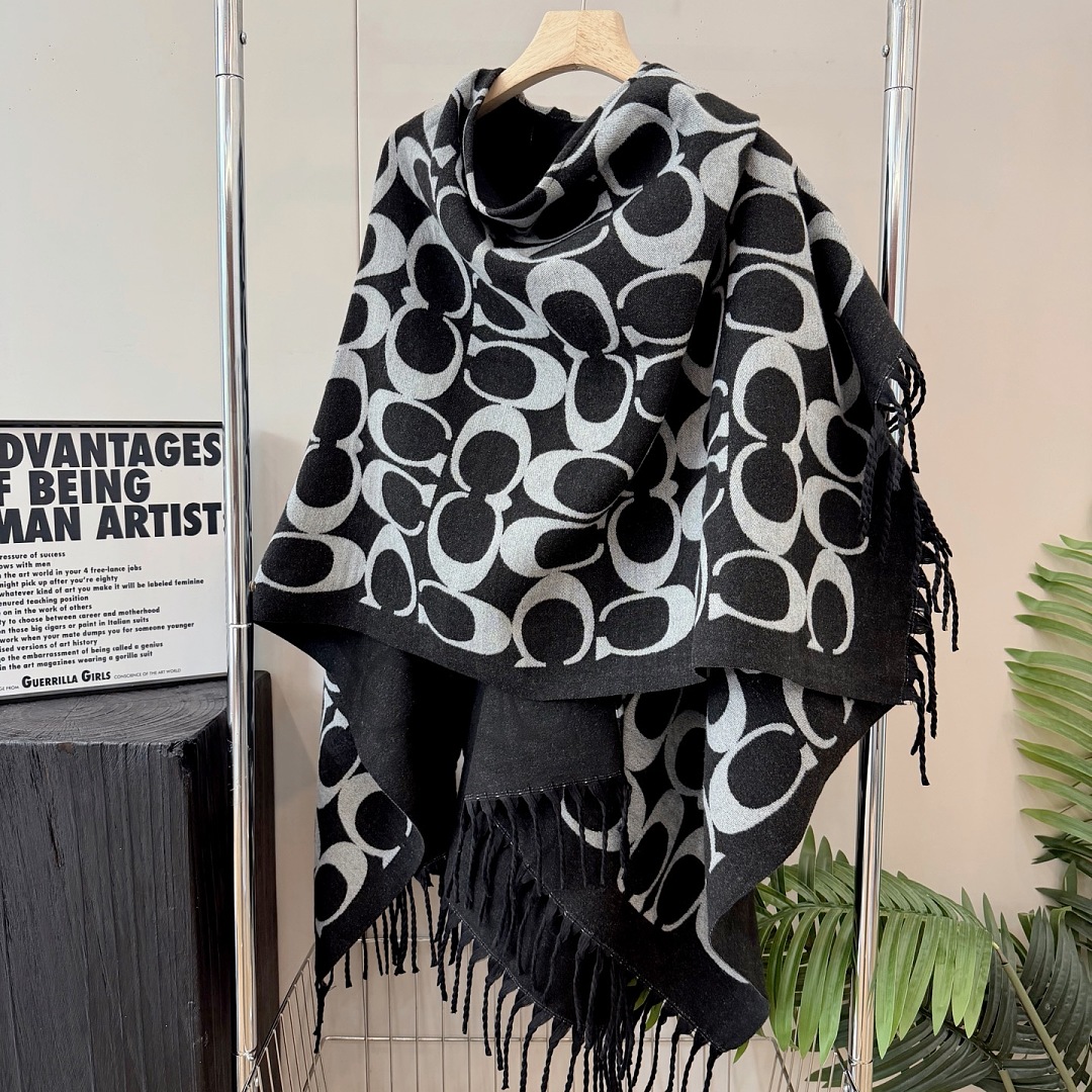Coach Signature Oversized Muffler · ZT13936 — תמונה 11