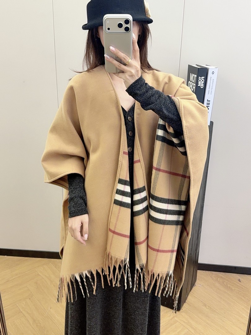 Burberry Contrast Check Cashmere Wool Cape · ZT13937 — תמונה 2