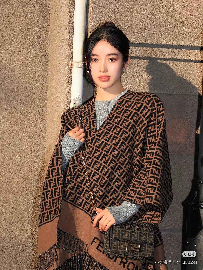 FENDI FF Poncho · ZT13939 — תמונה 8