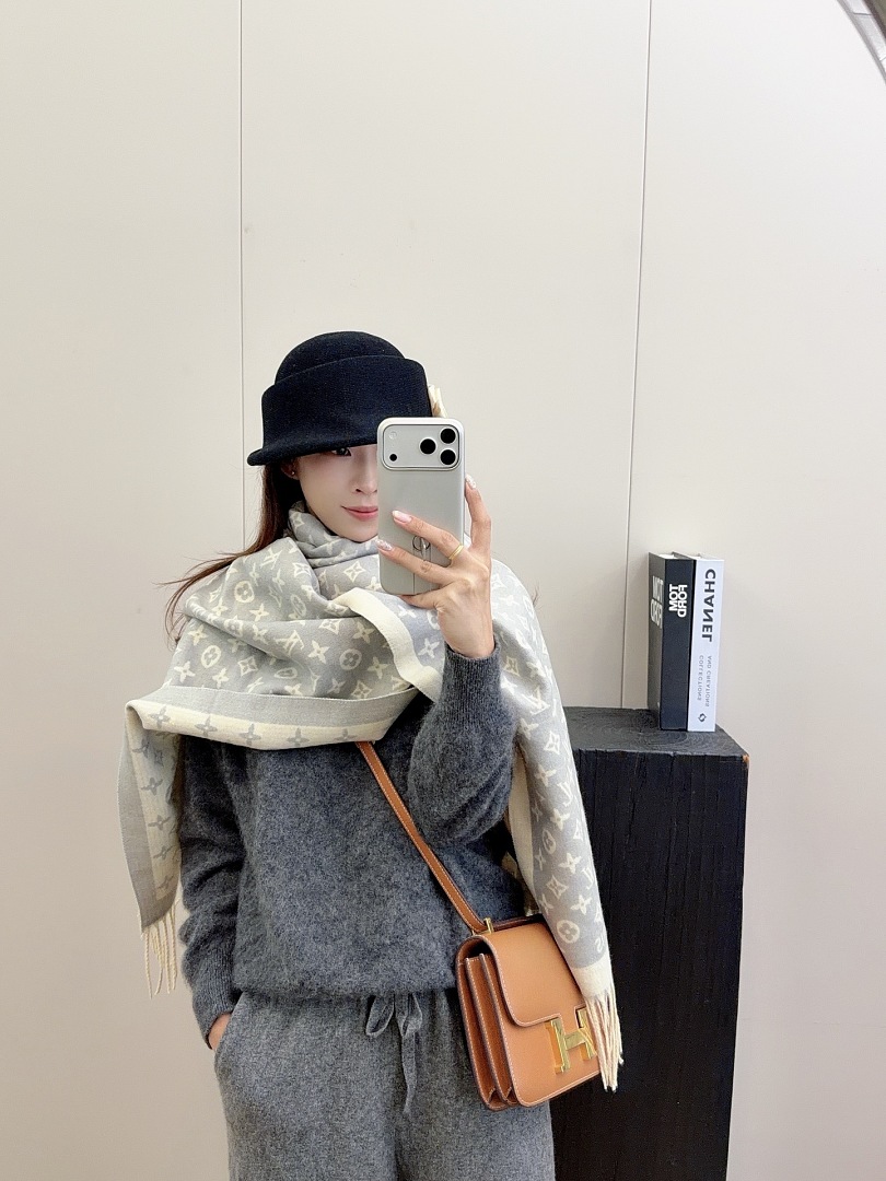 Louis Vuitton Monogram Classic Scarf · ZT13917 — תמונה 15