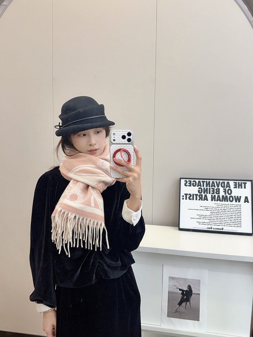 Louis Vuitton Essential Scarf · ZT13920 — תמונה 36