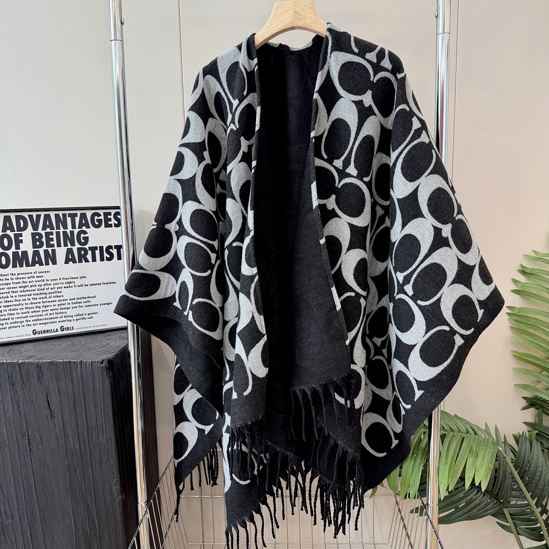 Coach Signature Oversized Muffler · ZT13936 — תמונה 10