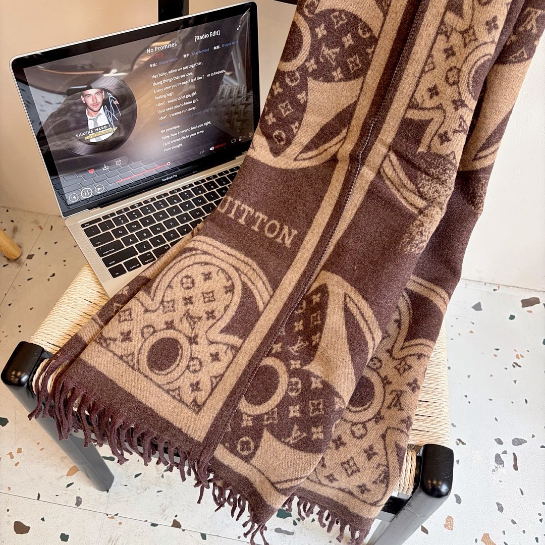 Louis Vuitton Essential Scarf · ZT13920 — תמונה 26