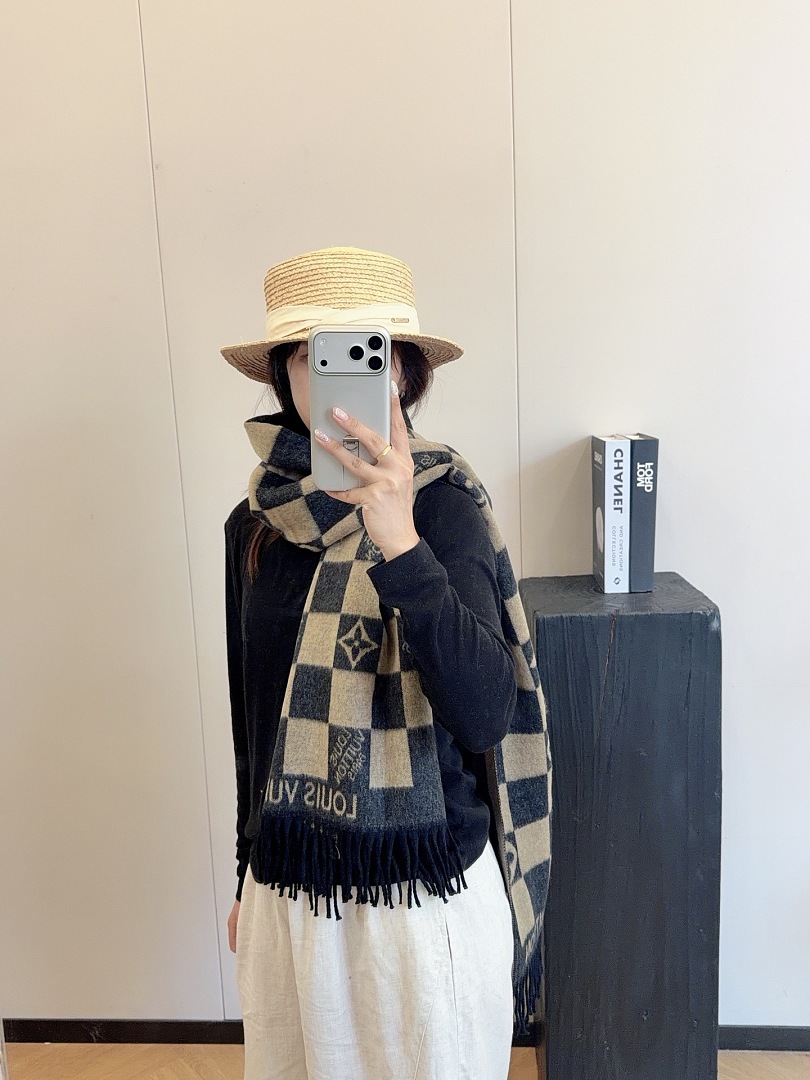 Louis Vuitton Reykjavik Scarf · ZT13924 — תמונה 19
