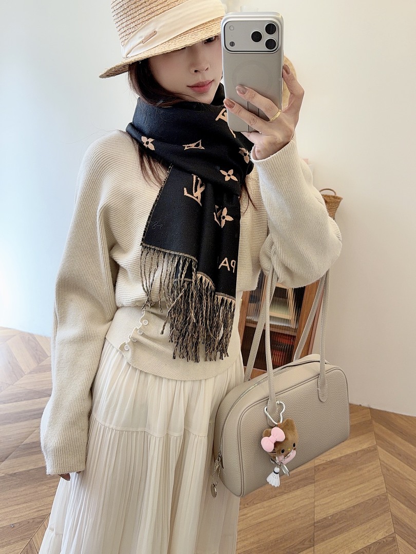 Louis Vuitton LV Essential Scarf · ZT13909 — תמונה 9