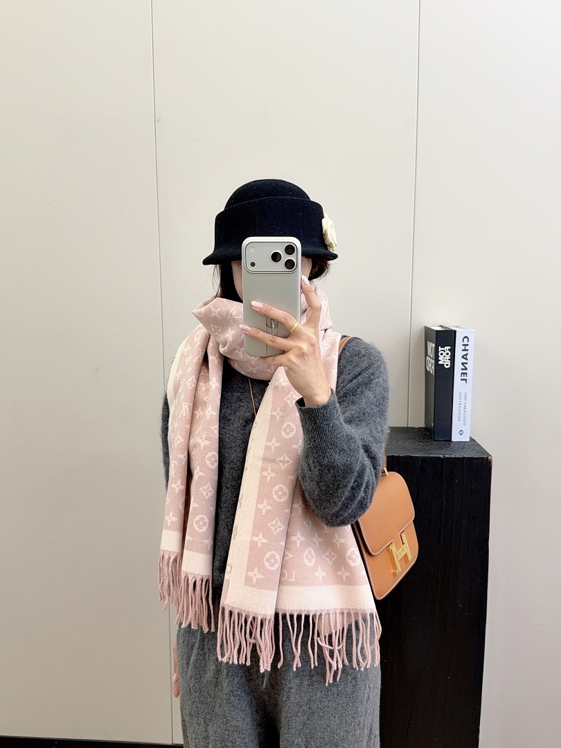 Louis Vuitton Monogram Classic Scarf · ZT13917 — תמונה 18