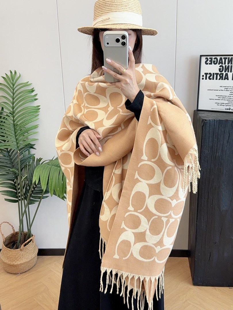 Coach Signature Oversized Muffler · ZT13936 — תמונה 17