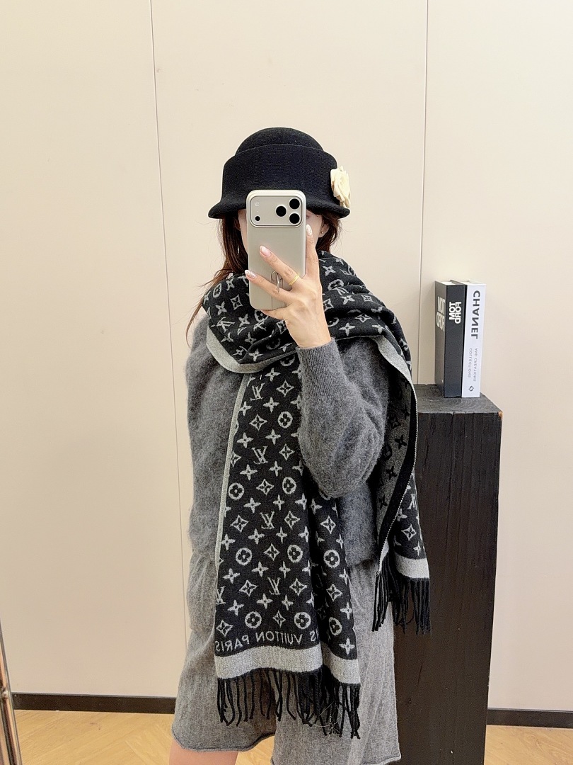 Louis Vuitton Monogram Classic Scarf · ZT13917 — תמונה 5