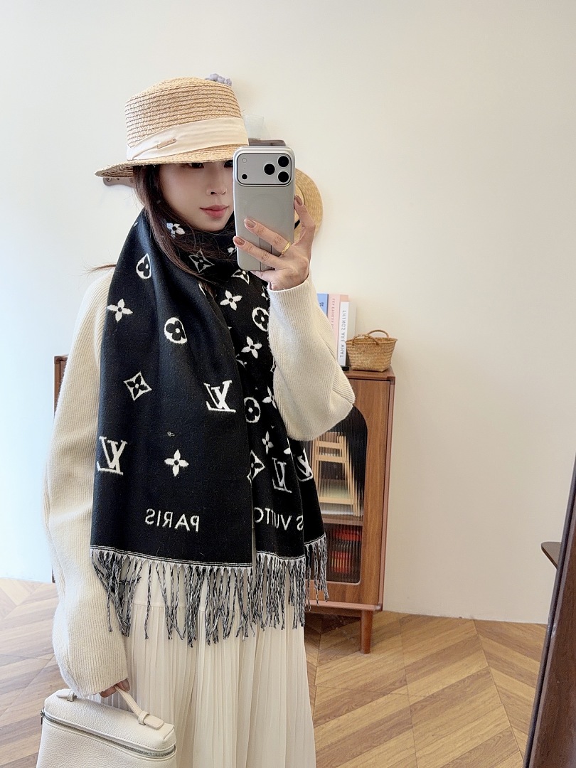 Louis Vuitton LV Essential Scarf · ZT13909 — תמונה 15