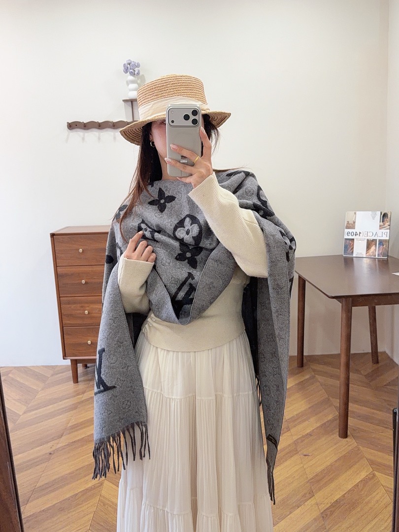 Louis Vuitton Reykjavik Scarf · ZT13914 — תמונה 24