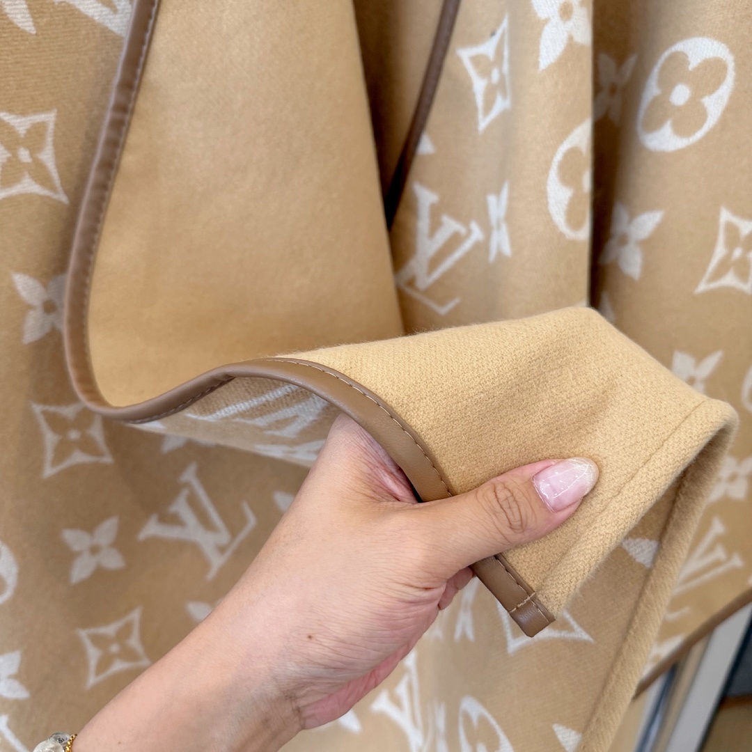 Louis Vuitton My Monogram Cape · ZT13935 — תמונה 9
