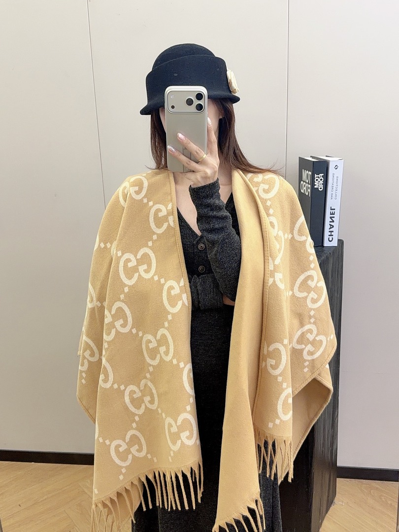 Gucci GG wool jacquard cape in · ZT13940