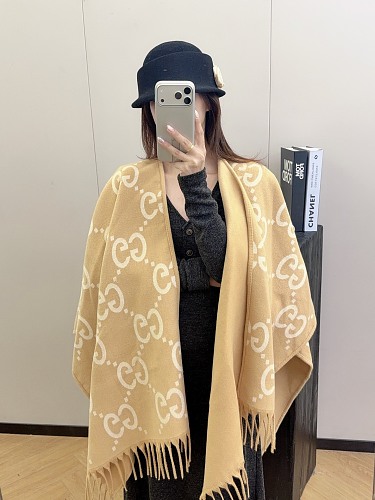 Gucci GG wool jacquard cape in · ZT13940