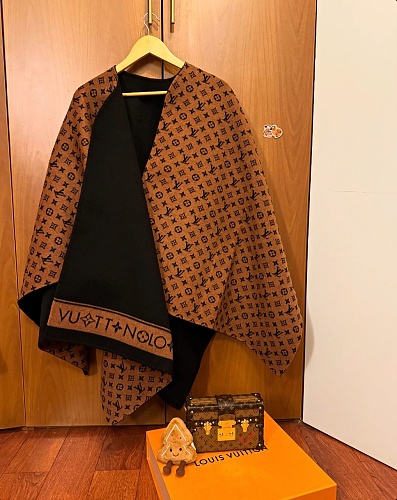 Louis Vuitton My Monogram Cape · ZT13938
