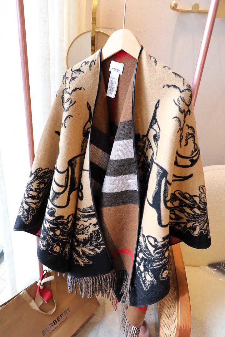 Burberry Gallant Knight Wool Cape · ZT13934 — תמונה 9