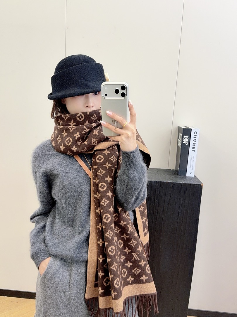 Louis Vuitton Monogram Classic Scarf · ZT13917 — תמונה 28