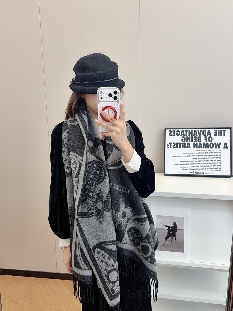 Louis Vuitton Essential Scarf · ZT13920 — תמונה 19
