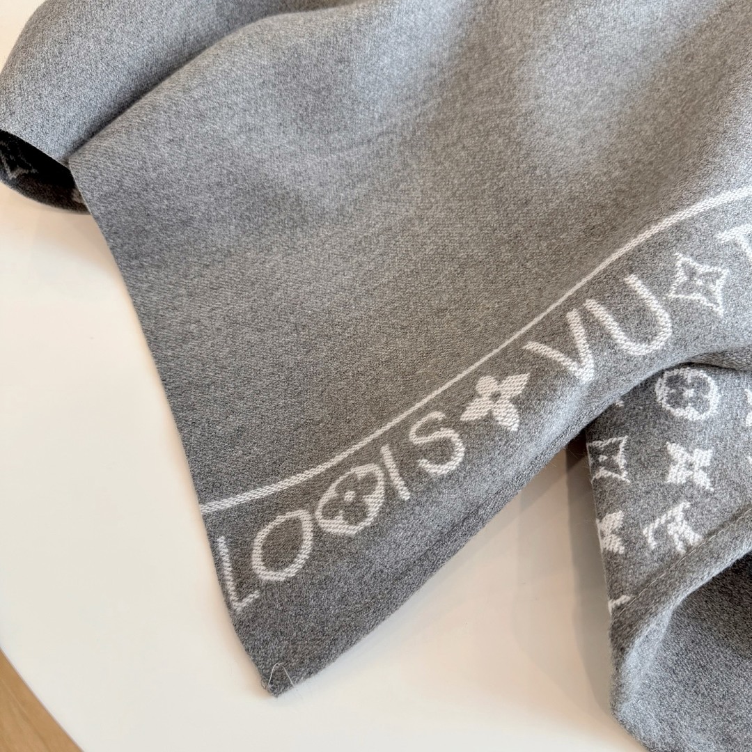 Louis Vuitton My Monogram Cape · ZT13933 — תמונה 3