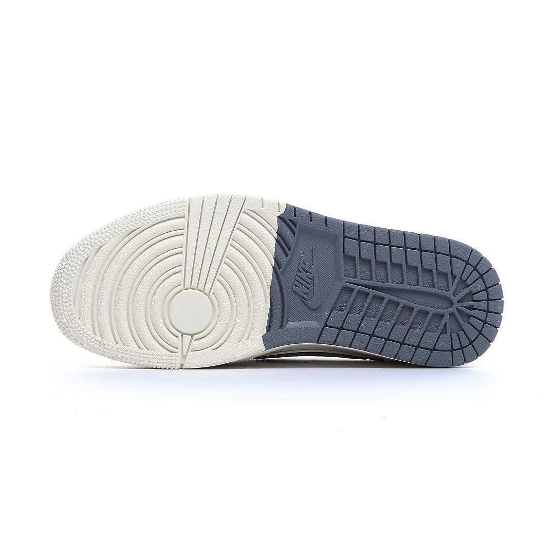 Air Jordan 1 Low Travis · ZT13817 — תמונה 5