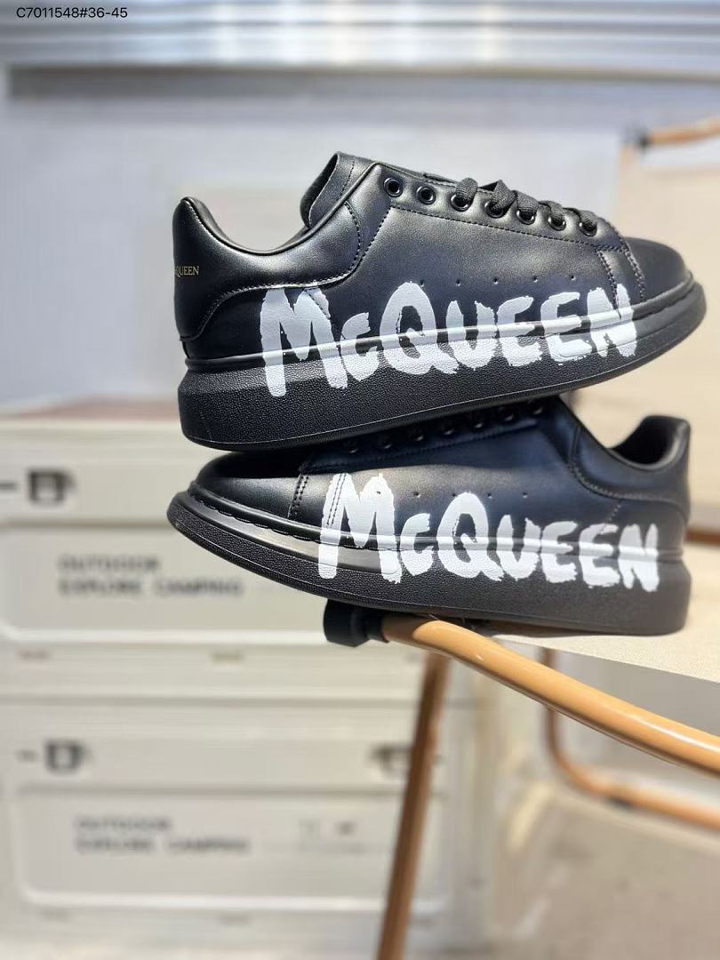 Alexander McQueen Oversized Graffiti Sneaker · ZT13707 — תמונה 2