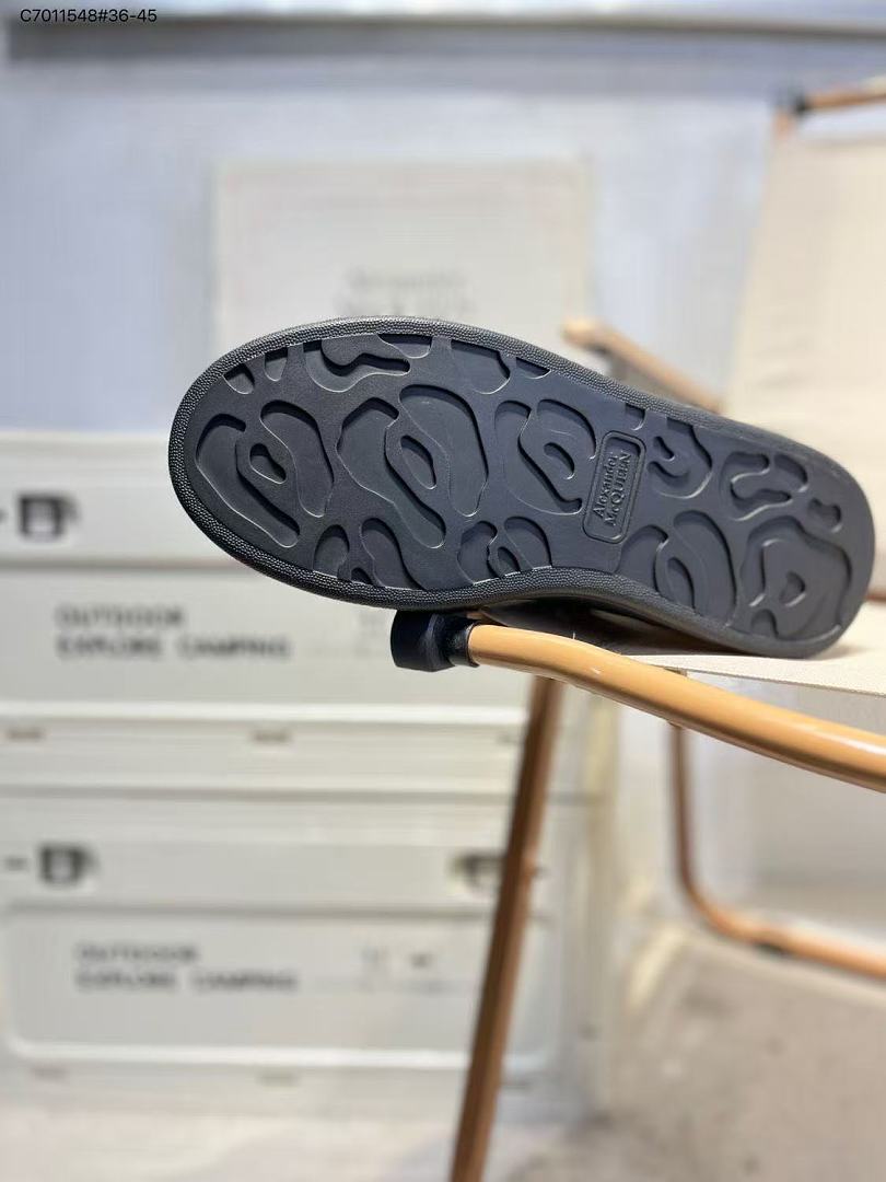 Alexander McQueen Oversized Graffiti Sneaker · ZT13707 — תמונה 7