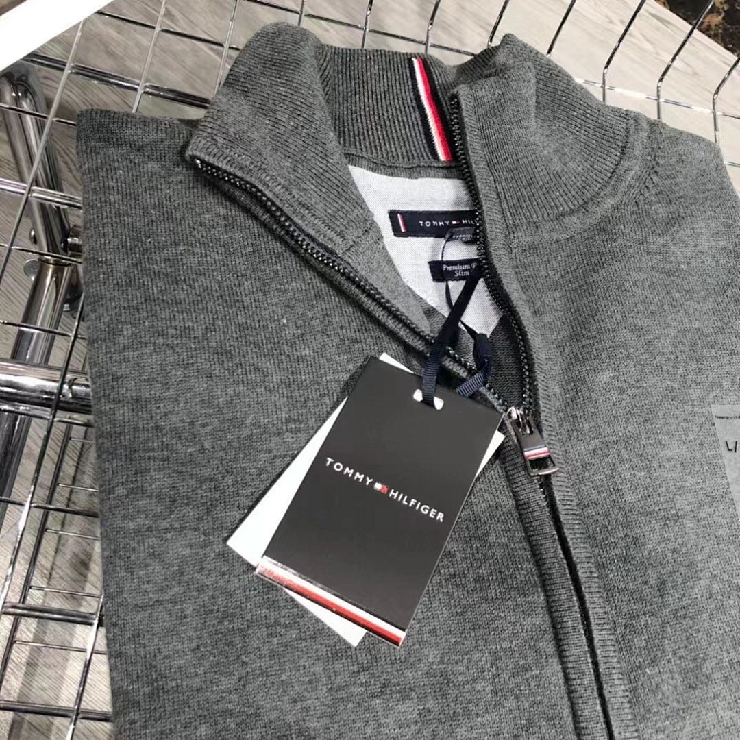 Tommy Hilfiger Classic Quarter-Zip Sweater · A1676 — תמונה 6