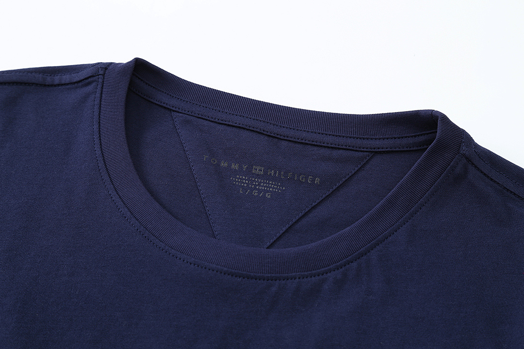 Tommy Hilfiger Embroidered Flag Stripe Logo T-Shirt · A2193 — תמונה 19