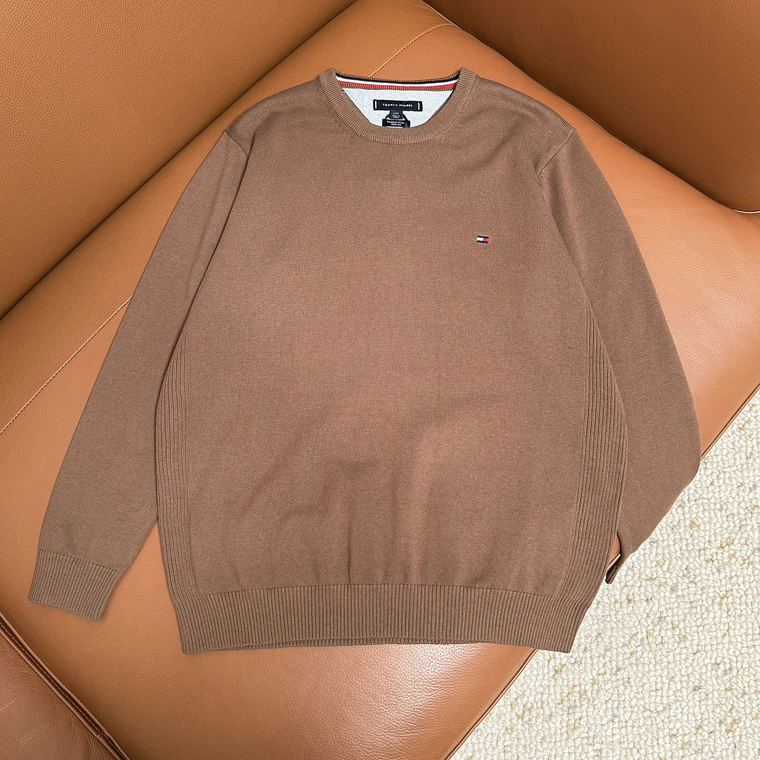 Tommy Hilfiger Classic Crewneck Sweater · A3385 — תמונה 8