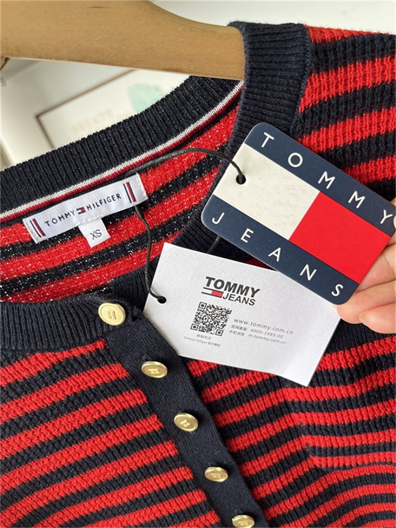 Tommy Hilfiger Gold-Button Striped Henley Sweater · A3281 — תמונה 4