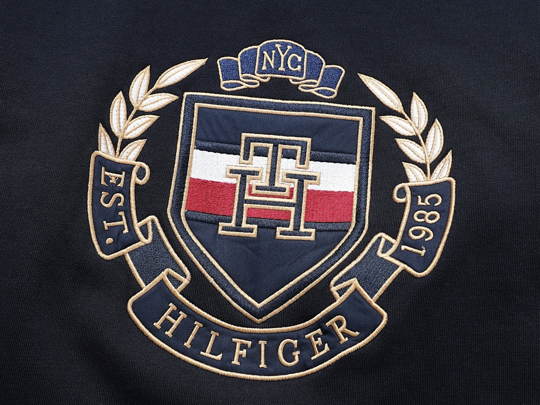 Tommy Hilfiger Crest Logo Fleece Sweatshirt · A2738 — תמונה 6