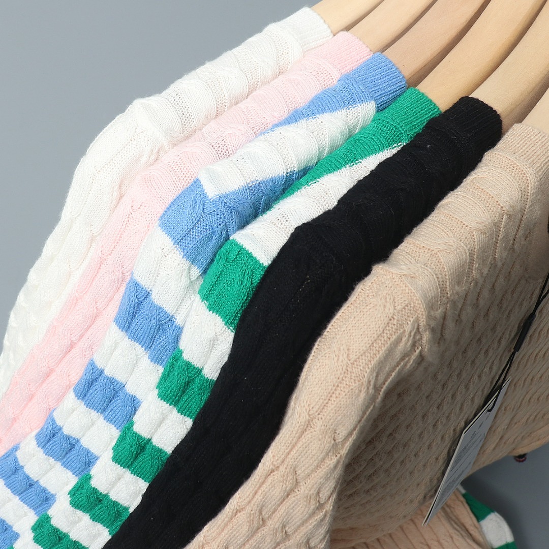Tommy Hilfiger Short-Sleeve Cable Knit Sweater · A3321 — תמונה 10