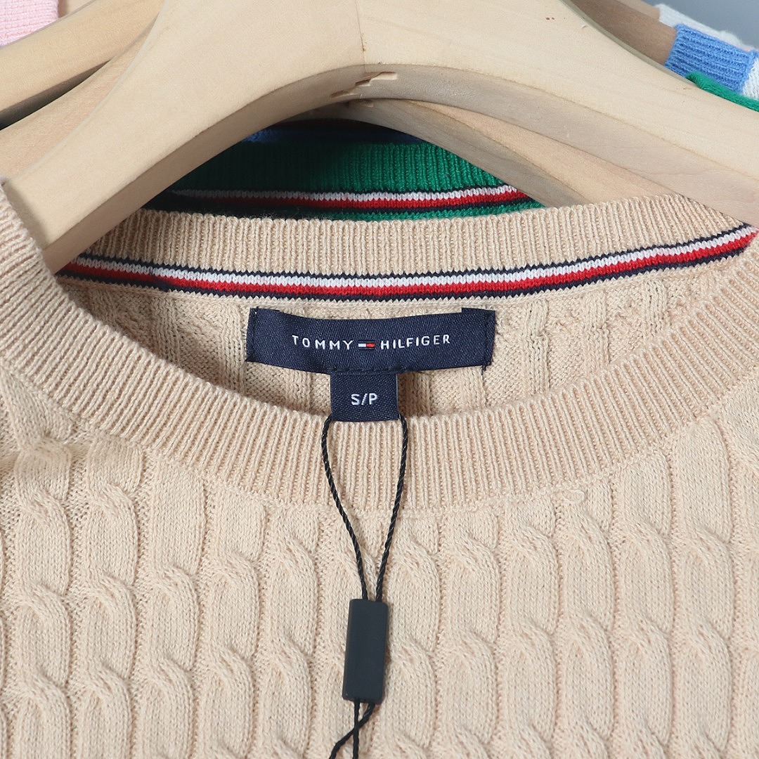 Tommy Hilfiger Short-Sleeve Cable Knit Sweater · A3321 — תמונה 8