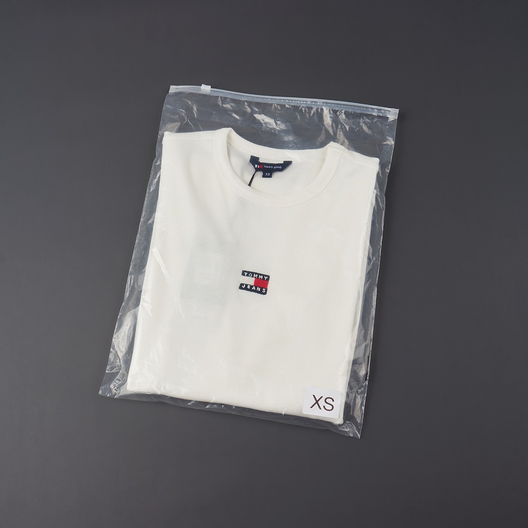 Tommy Hilfiger Badge Jersey Long Sleeve T-Shirt · A3444 — תמונה 2