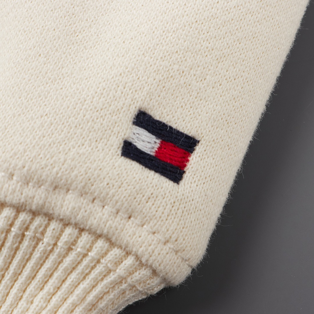 Tommy Hilfiger Logo Embroidery Terry Quarter-Zip Jumper · A3454 — תמונה 8