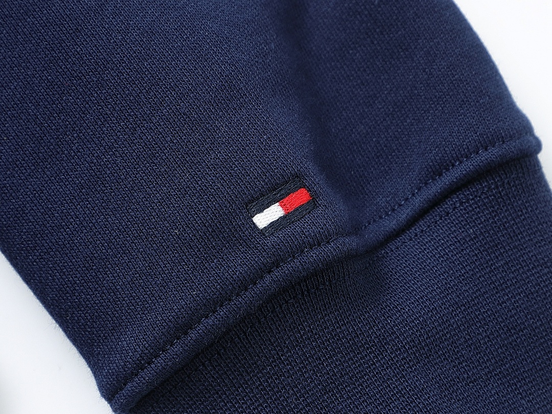 Tommy Hilfiger Crest Logo Fleece Sweatshirt · A2738 — תמונה 4