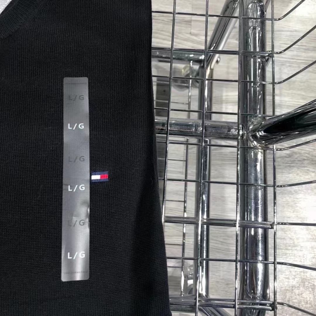 Tommy Hilfiger Lambswool Crewneck Sweater · A1664 — תמונה 5