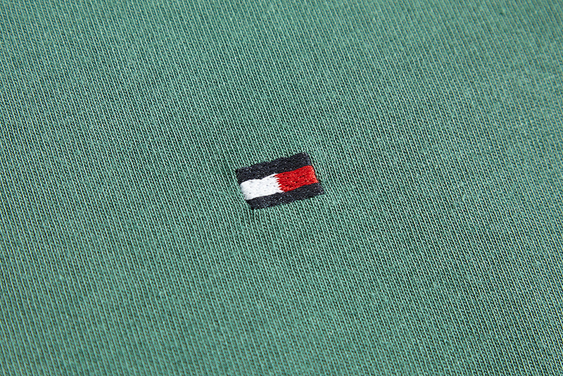 Tommy Hilfiger Hilfiger Logo Long-Sleeve T-Shirt · A731 — תמונה 27