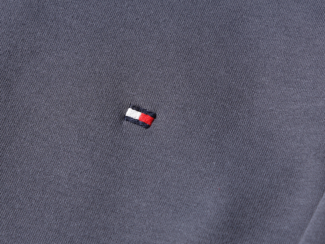 Tommy Hilfiger Essential Crewneck Sweatshirt · A917 — תמונה 76